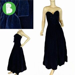 VINTAGE 1980'S VICTOR COSTA SAPPHIRE BLUE VELVET STRAPLESS DRESS (10)